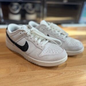 Nike White and Black Low-Top Sneakers